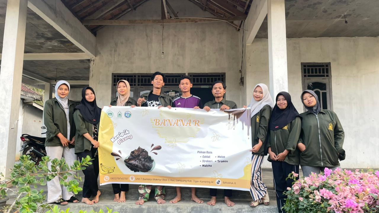 Mahasiswa KKN 08 UNUHA Dorong Kemajuan UMKM Keripik Pisang melalui Branding dan NIB